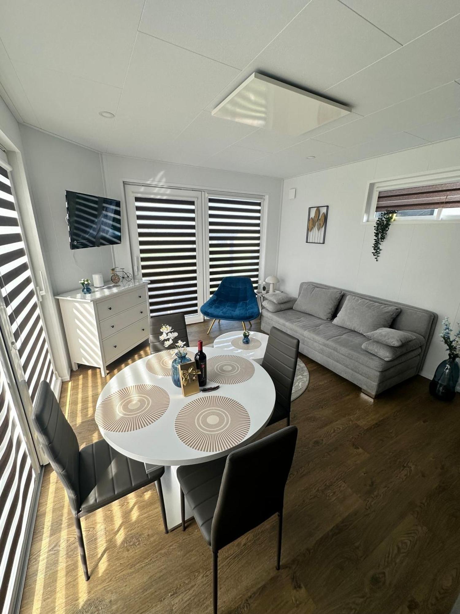 Ferienhaus Am Seepark -J&K 고흐 외부 사진