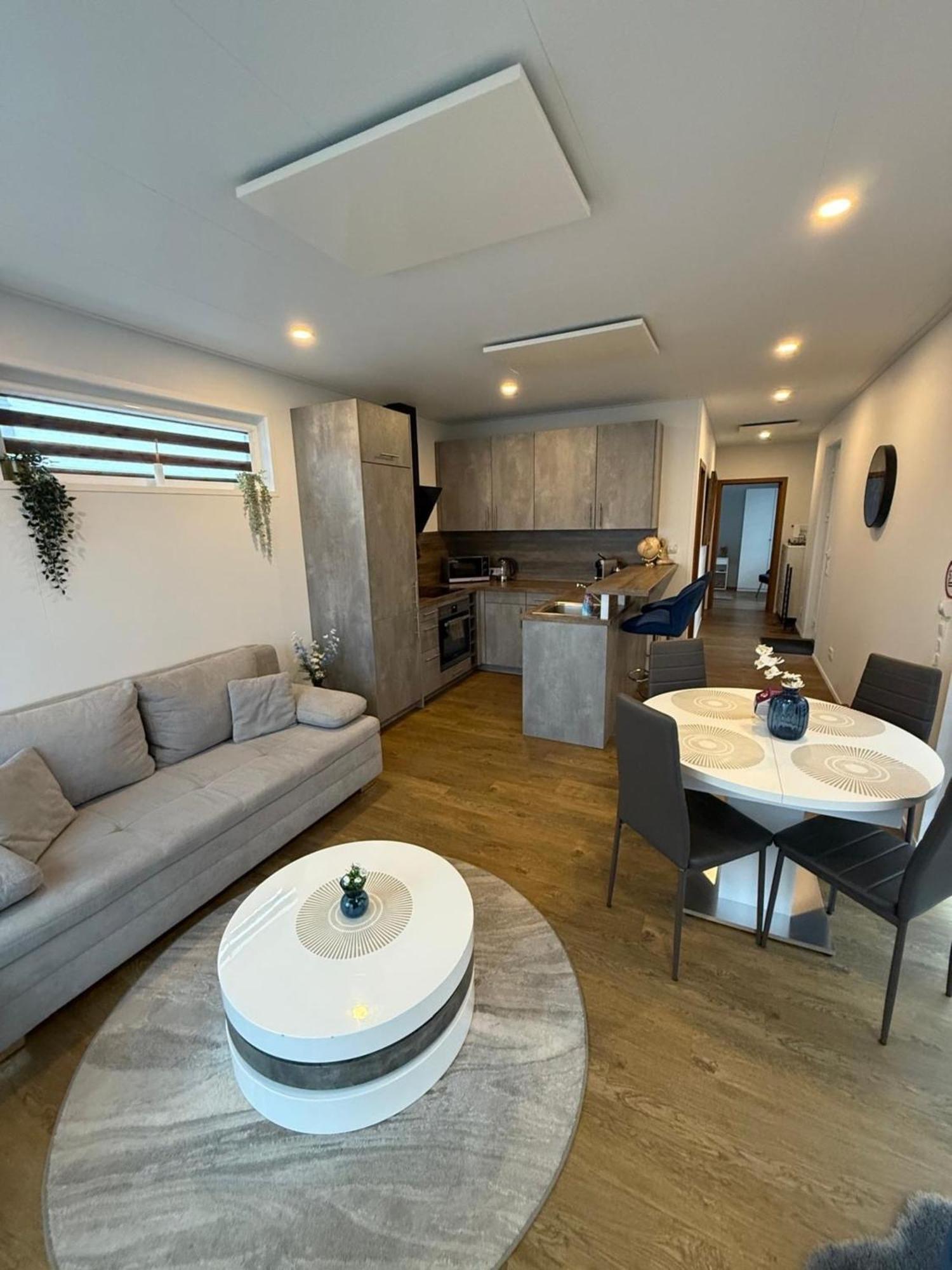 Ferienhaus Am Seepark -J&K 고흐 외부 사진
